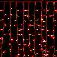 Гирлянда "Дождь Плэй Лайт"  2х3 метра. Красные диоды 760 шт, белый провод (каучук), постоянное свечение, 220 В